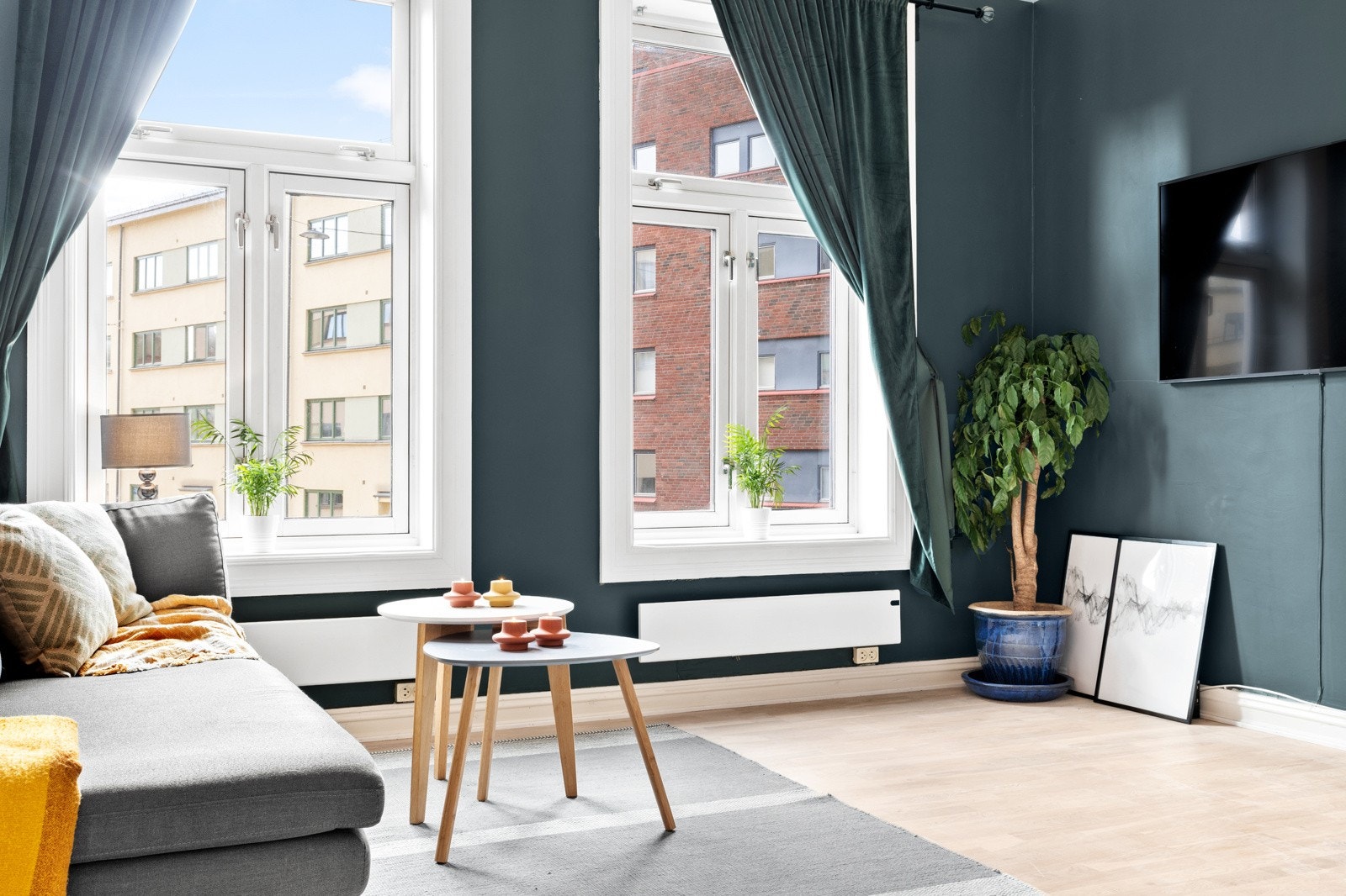 Store vindusoverflater slipper inn godt med naturlig lys. Galleribilde