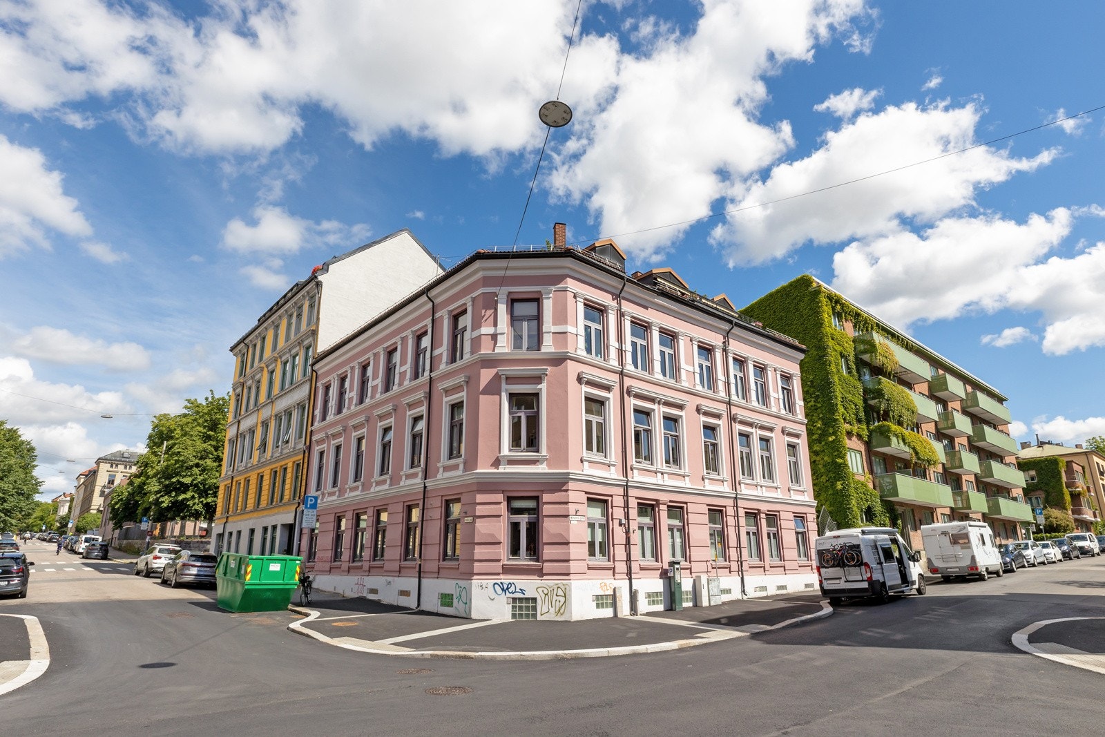 Attraktiv og sentral beliggenhet på Bislett i et populært og veletablert boområde rett ved Bislett Stadion. Galleribilde
