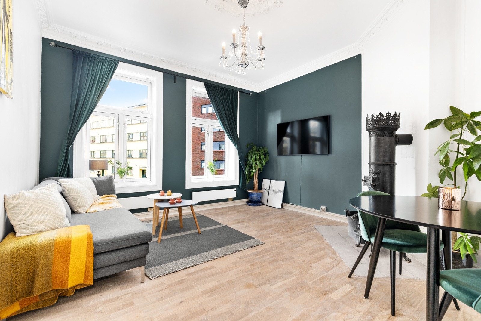 Det er godt med sitteplasser for å invitere familie og venner til et hyggelig middagsmåltid. Galleribilde