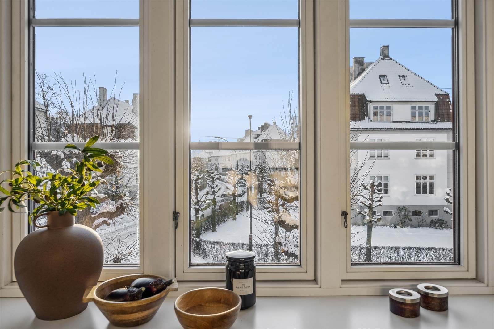 Utsyn fra kjøkken til nabolaget. Galleribilde