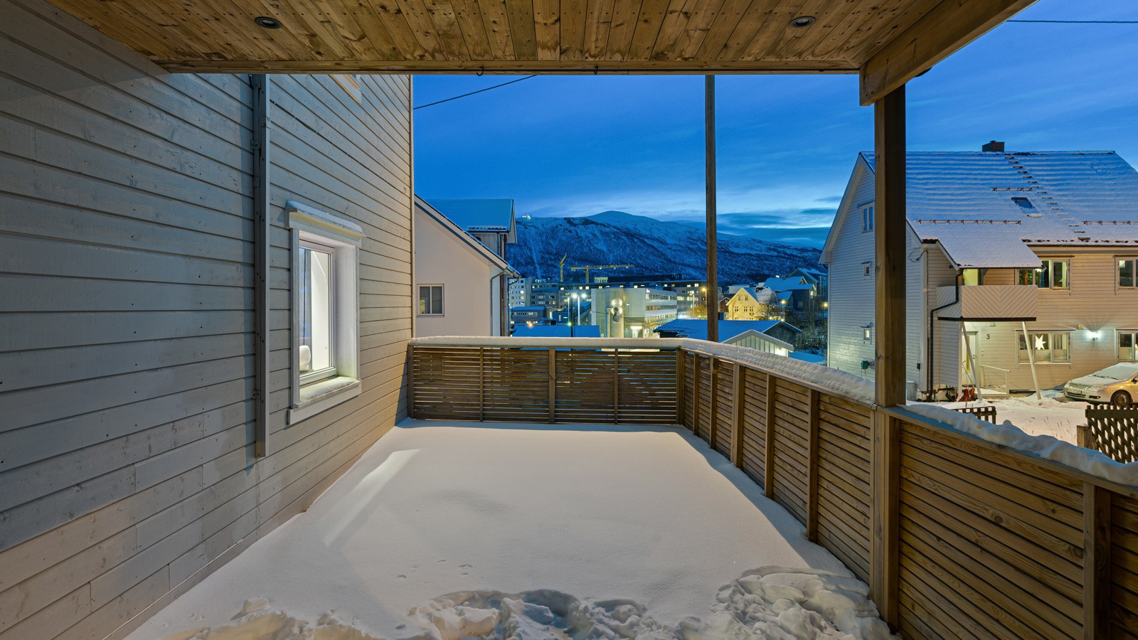 Sørvendt veranda med fine solforhold om sommeren.
