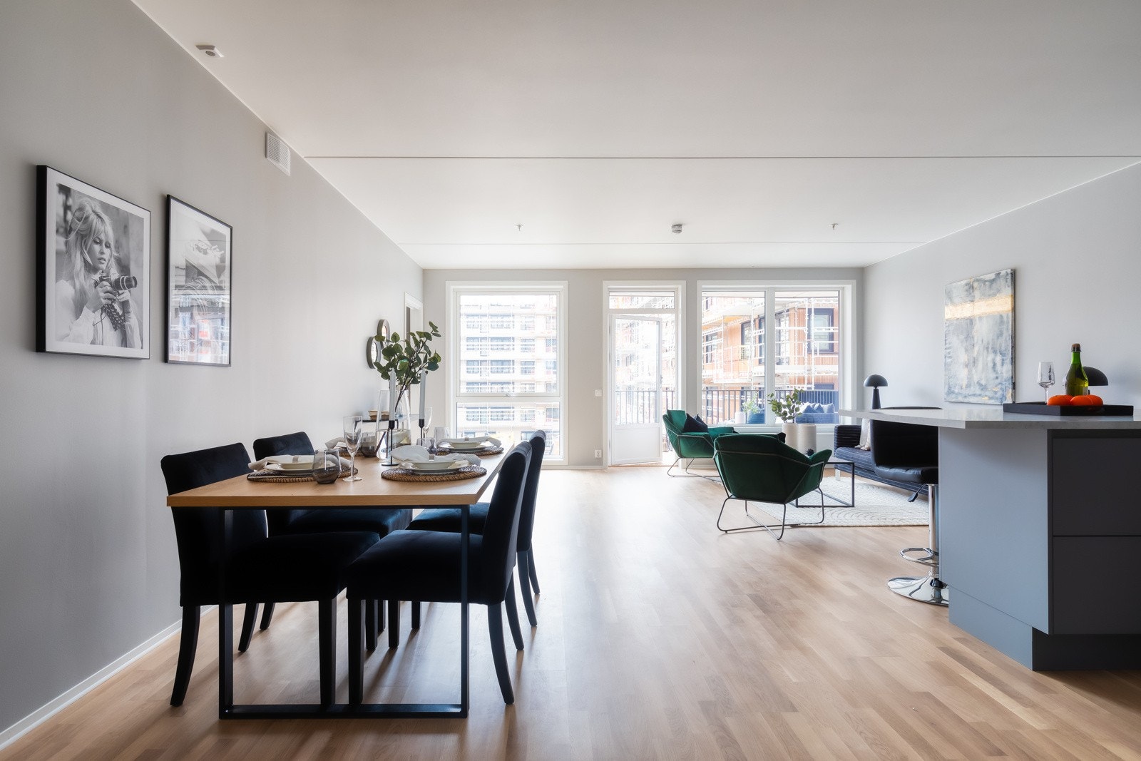 Her har du god plass til stort spisebord. Galleribilde