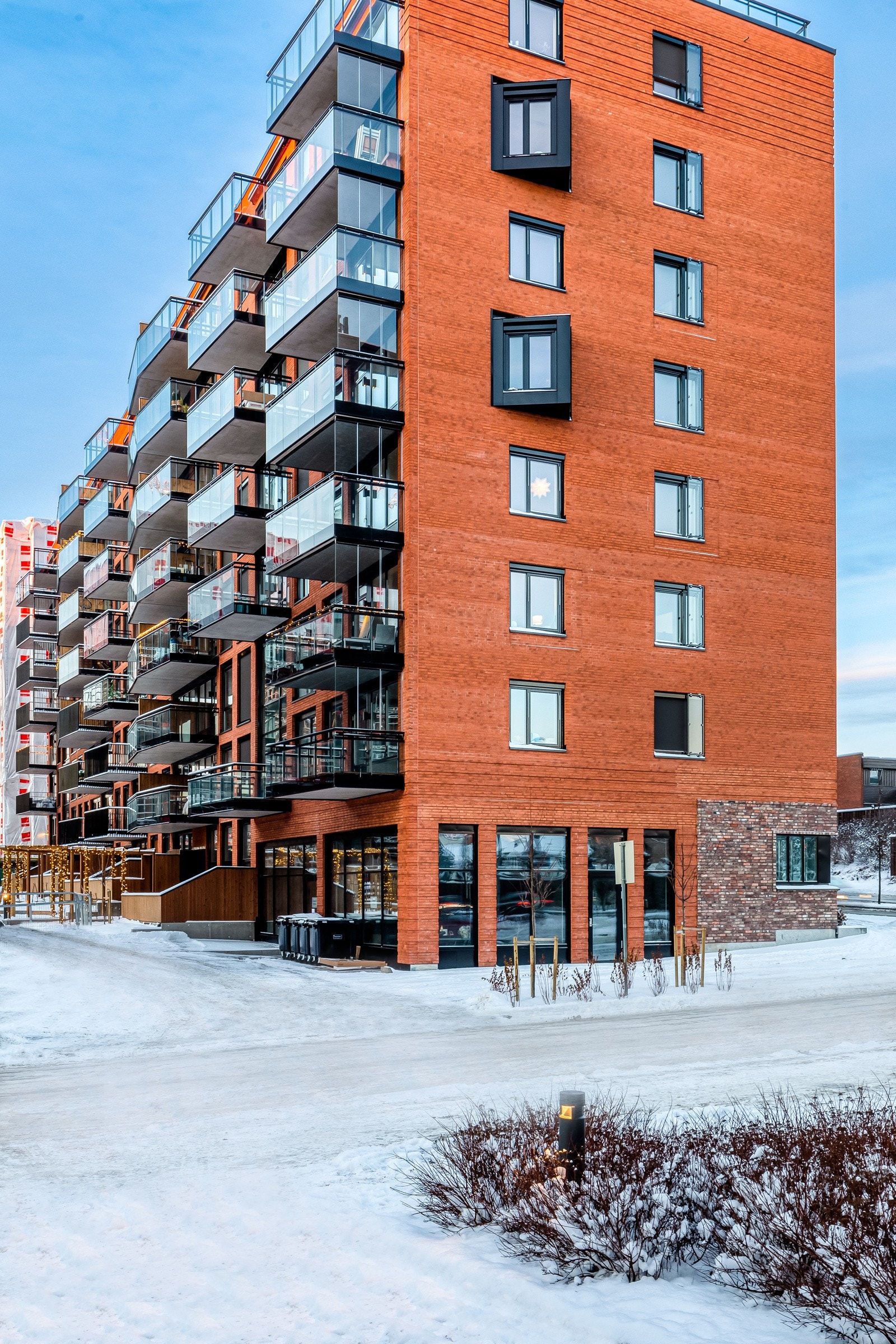 Uteområdene i Løren botaniske vil bli opparbeidet så det blir mulighet for rekreasjon og naturopplevelser i hverdagen. I gårdsrommene skal det plantes nyttevekster som frukttrær og bærbusker. Det vil også bli etablert drivhus med oppvarming på ca. 30 kvm Galleribilde