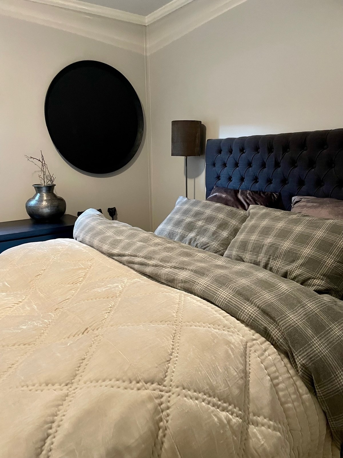 Leiligheten har 2 soverom med plass til 4 personer. En ekstra køyeseng kan medfølge om ønskelig, slik at det blir 6 sengeplasser Galleribilde