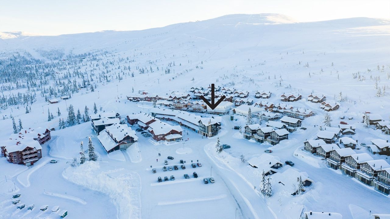 Velkommen til Fageråsen 1303c - meget sentralt beliggende leilighet! Restauranter, kafé, butikker, ski- og sykkelutleie rett rundt hjørnet Galleribilde