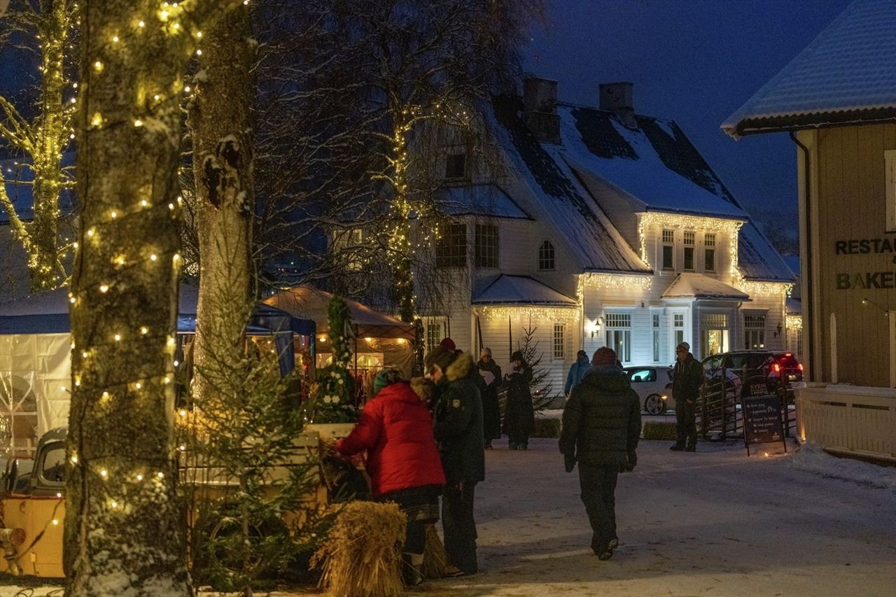 Julemarkedet i Trysil sentrum, Innbygda. I sentrum finner du butikker, restauranter og de fleste samfunnsmessige servicetilbud Galleribilde