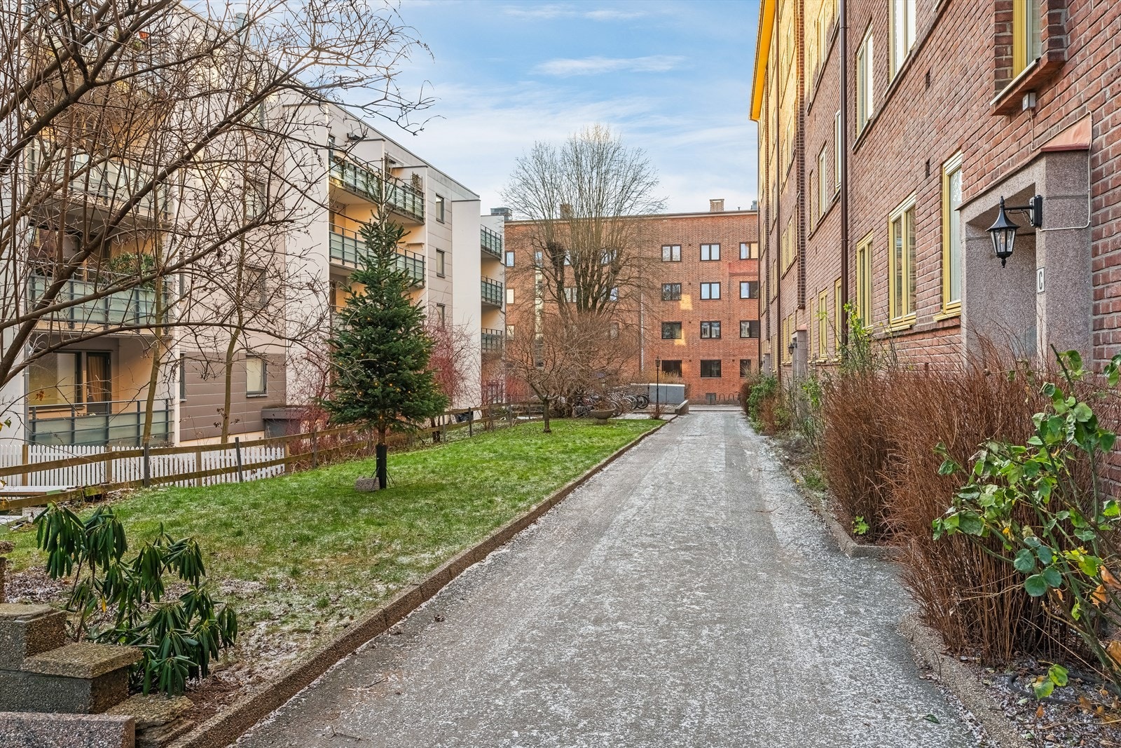 Leiligheten ligger fint til i et tilbaketrukket og lite trafikkert område. Galleribilde