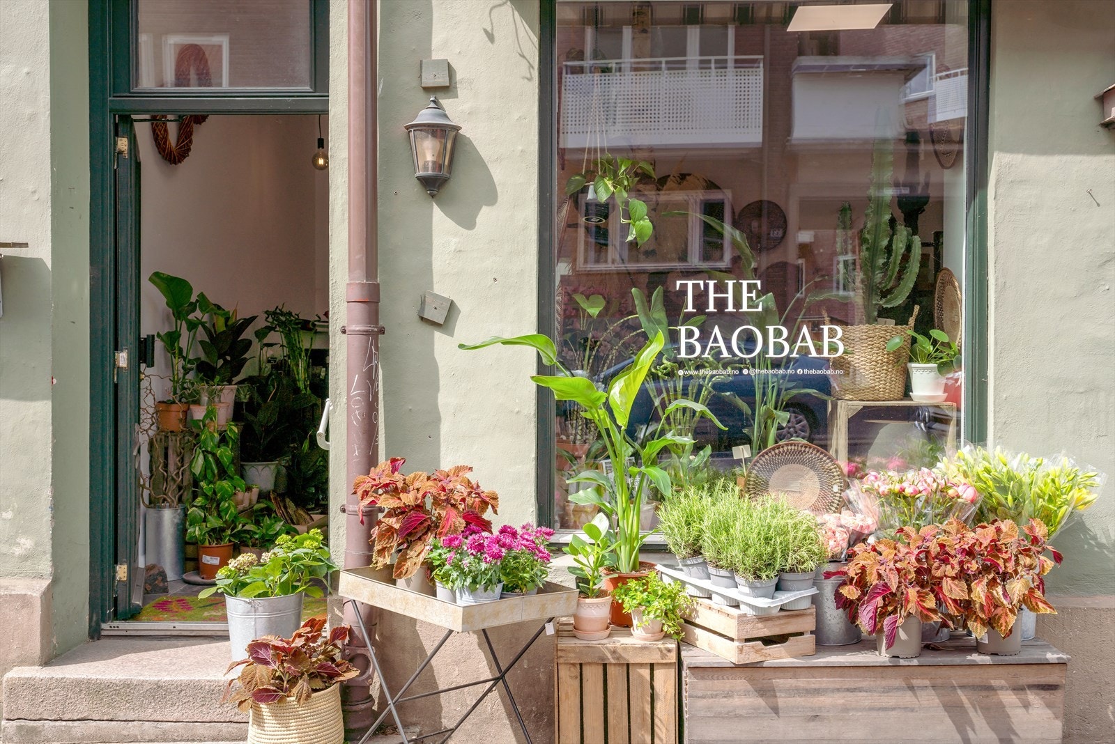 Leiligheten ligger i nærhet til lokale nisjebutikker og dagligvare. Galleribilde