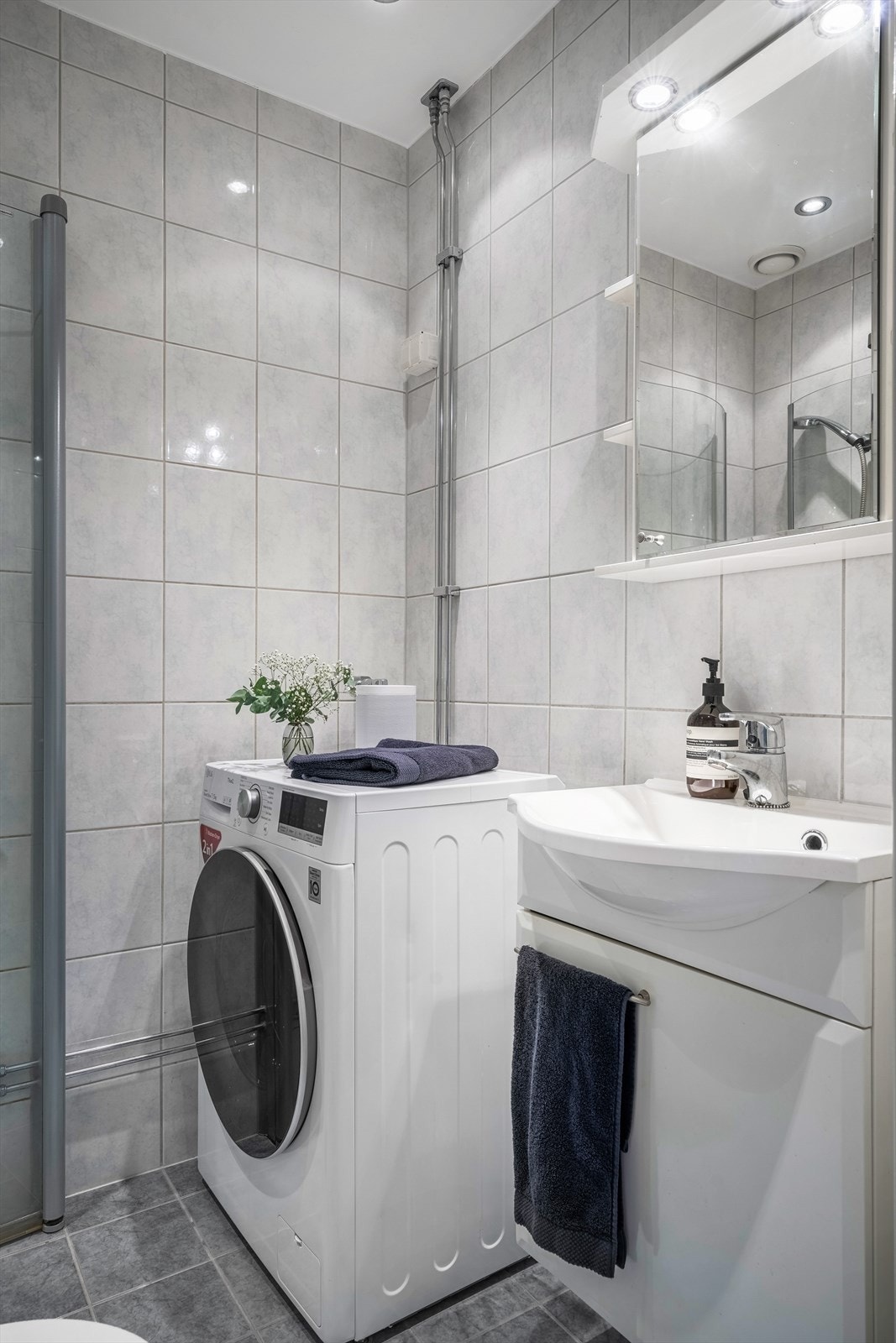 Vaske- og tørkemaskin medfølger ved salg. Galleribilde