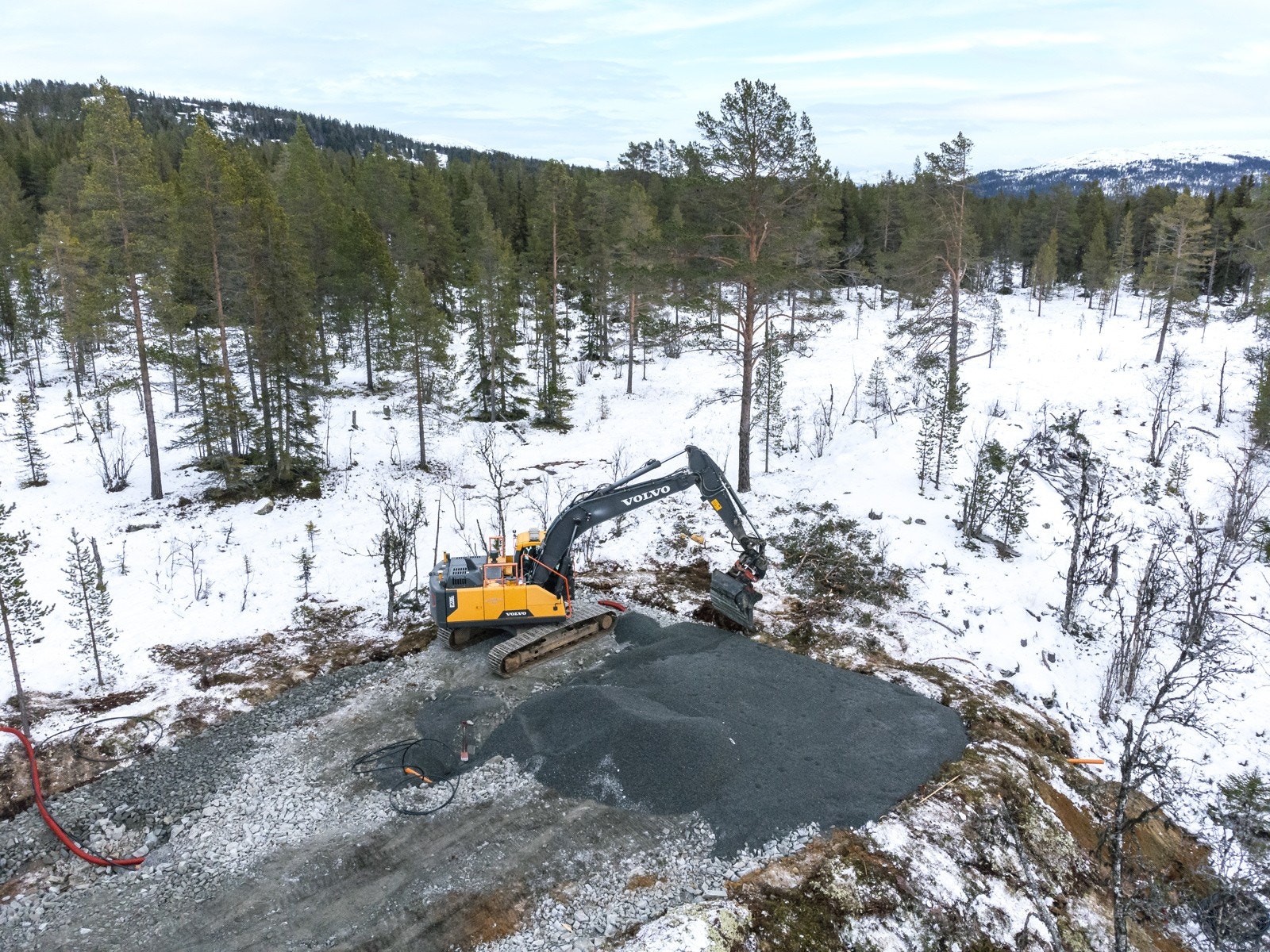 Brødrene Fossheim Transport AS er i full sving på flere tomter på hyttefeltet. Galleribilde