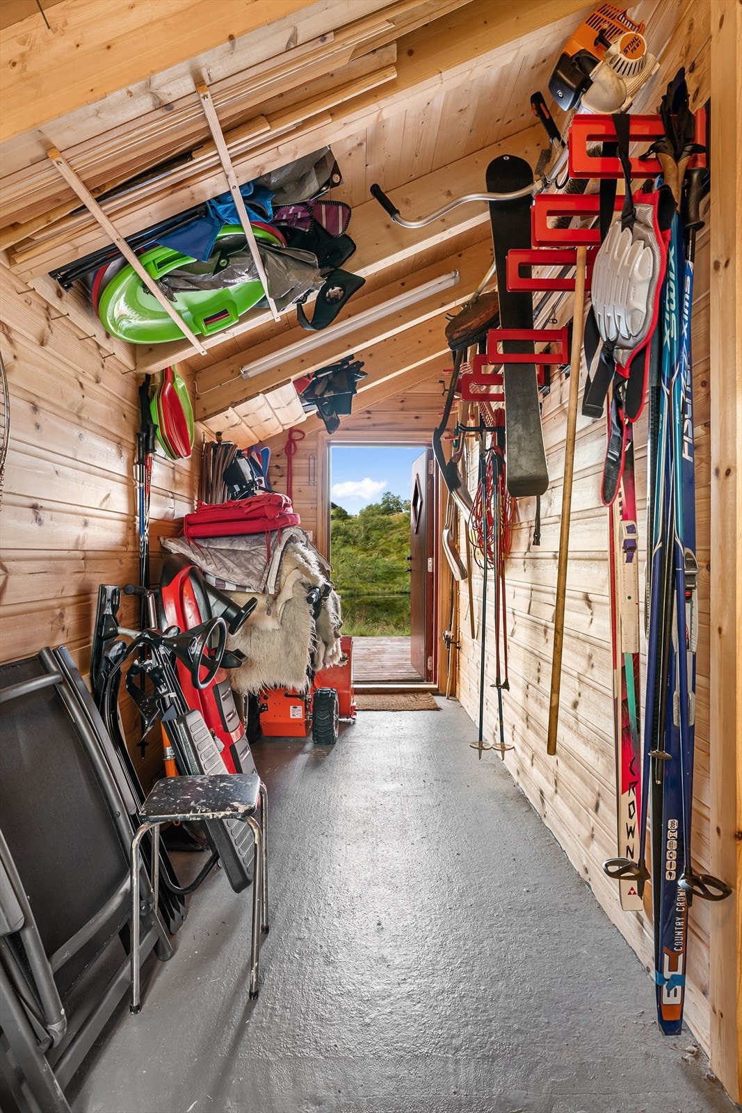 Fra boden er det utgang til terrassen Galleribilde