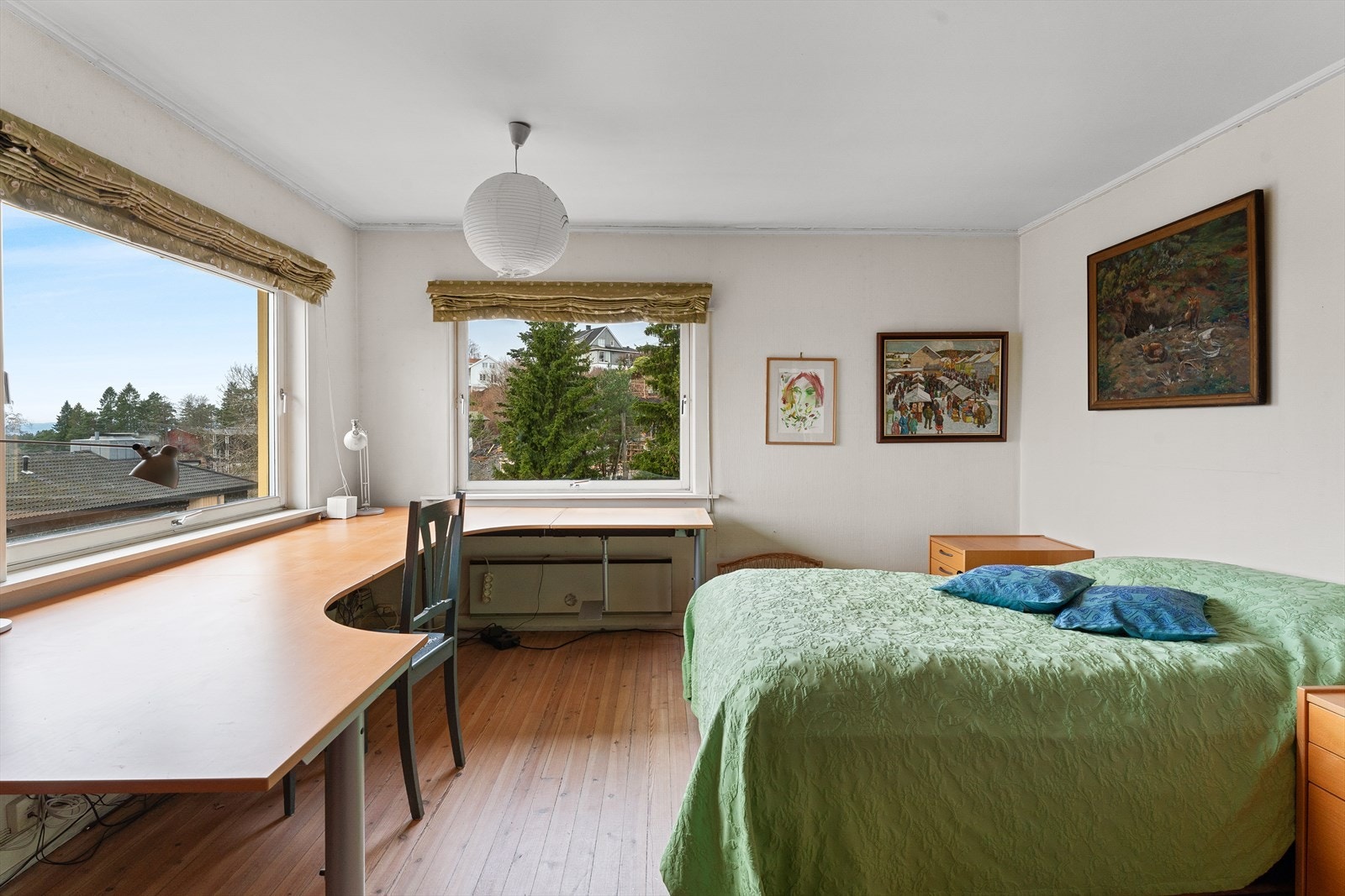 Soverom 2.etg. med svært flott utsikt. Galleribilde