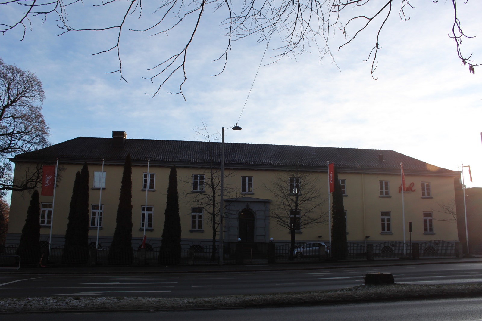 Hovedinngang fra Kirkeveien Galleribilde