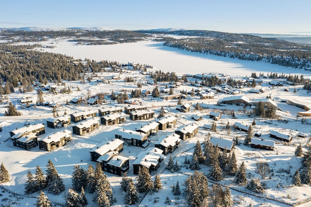 På Sjusjøen finner du både serveringstilbud, matbutikk og sportsbutikk, for å nevne noe. Galleribilde