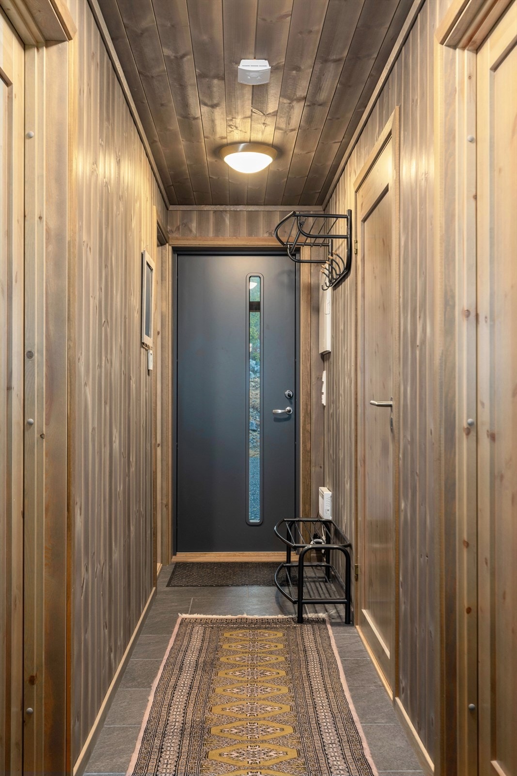 Velkommen inn - flislagt entré med gulvvarme Galleribilde