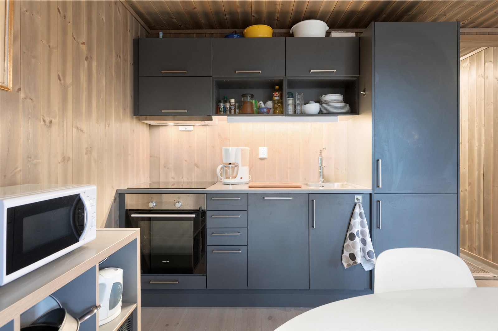 Kjøkkenet har innredning fra Norema Galleribilde