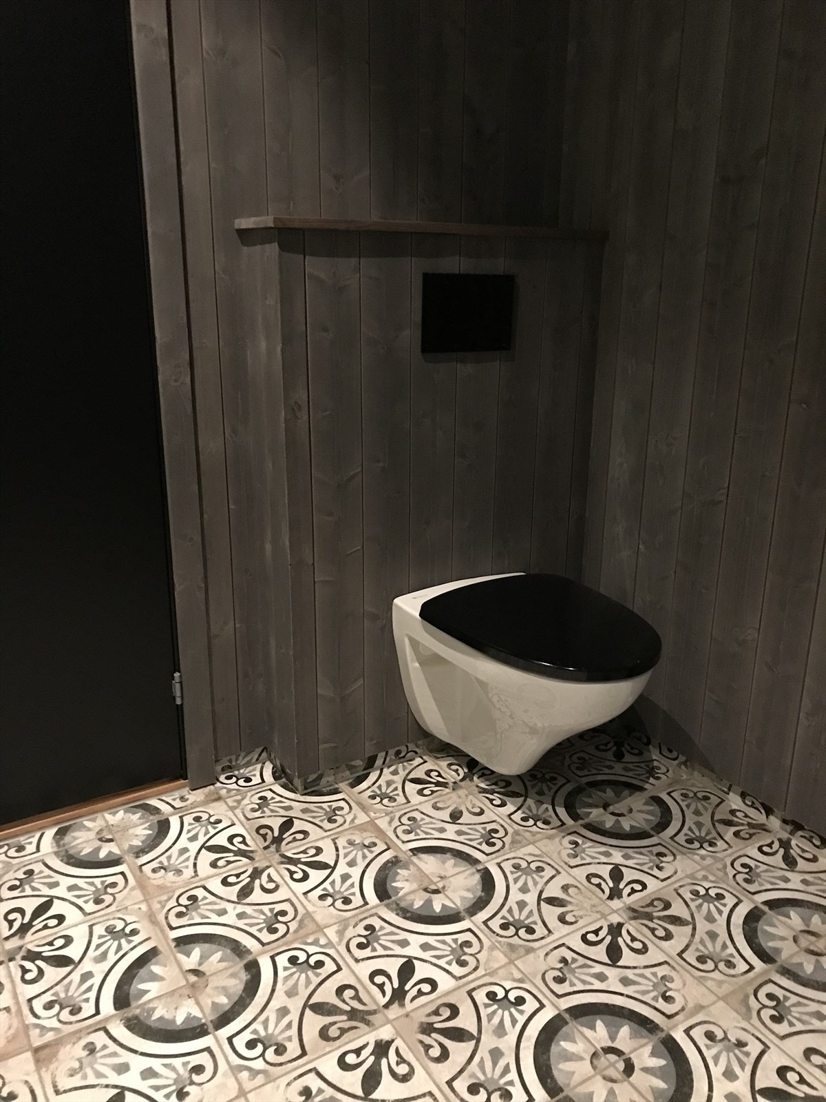 Bilder er tatt fra to ulike tilsvarende hytter som selger har bygget i nærområdet . Bildene kun ment som inspirasjon Galleribilde