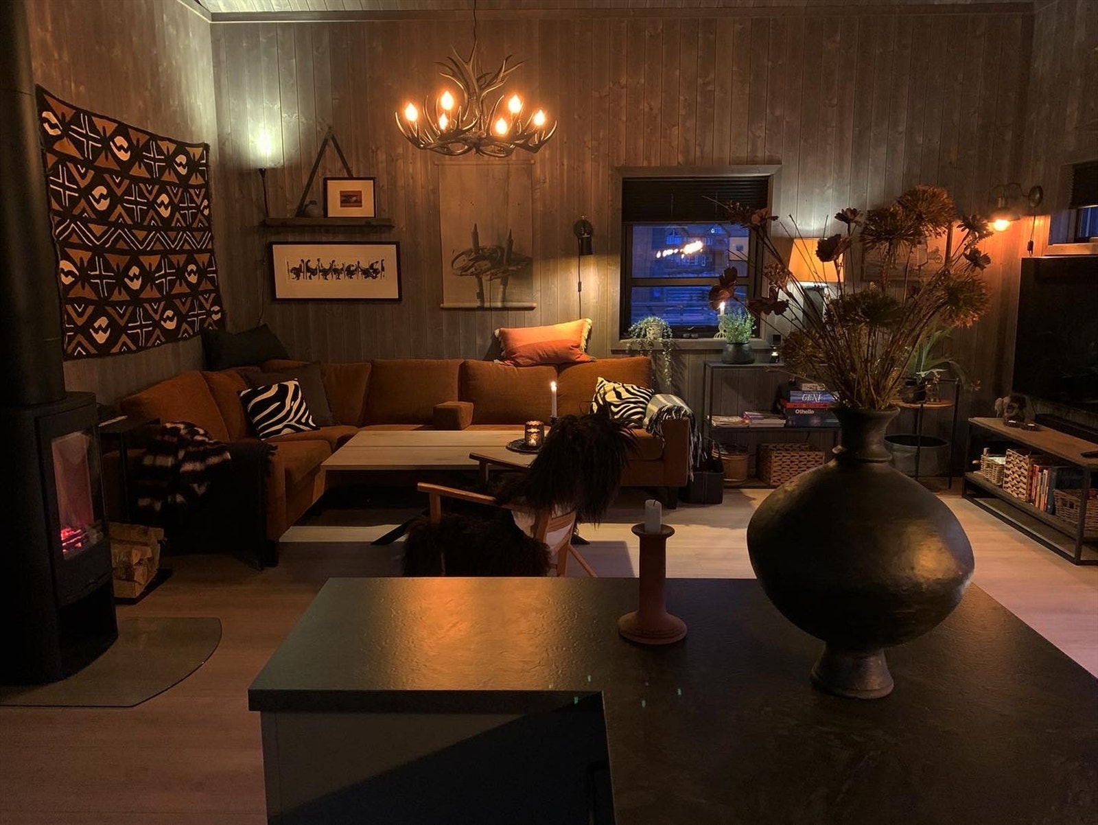 Bilder er tatt fra to ulike tilsvarende hytter som selger har bygget i nærområdet . Bildene kun ment som inspirasjon Galleribilde