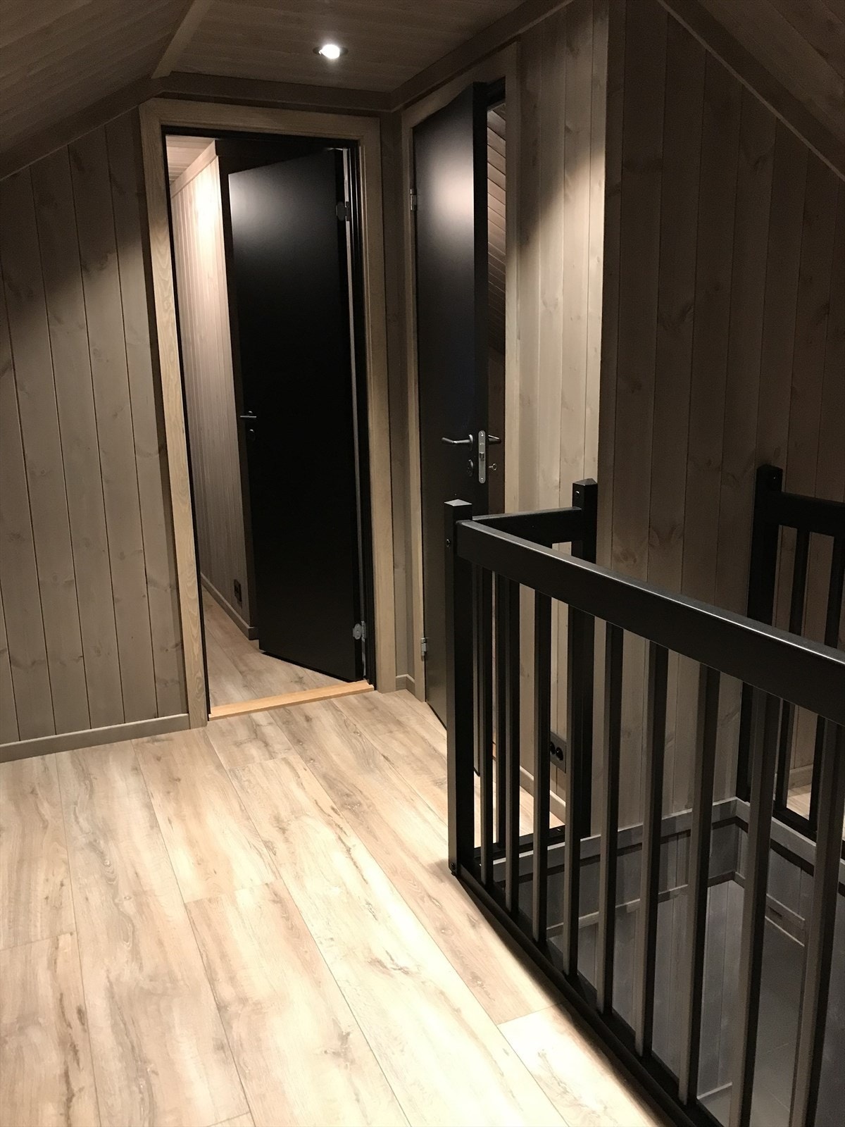 Bilder er tatt fra to ulike tilsvarende hytter som selger har bygget i nærområdet . Bildene kun ment som inspirasjon Galleribilde