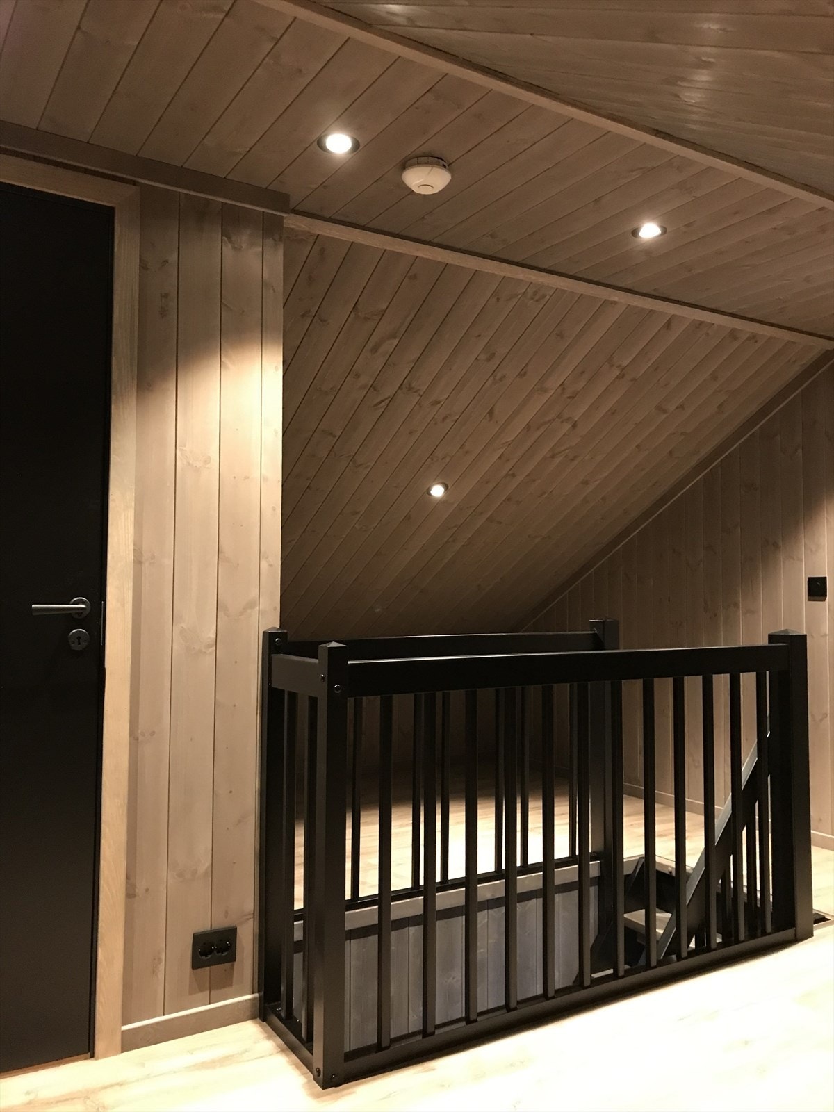 Bilder er tatt fra to ulike tilsvarende hytter som selger har bygget i nærområdet . Bildene kun ment som inspirasjon Galleribilde