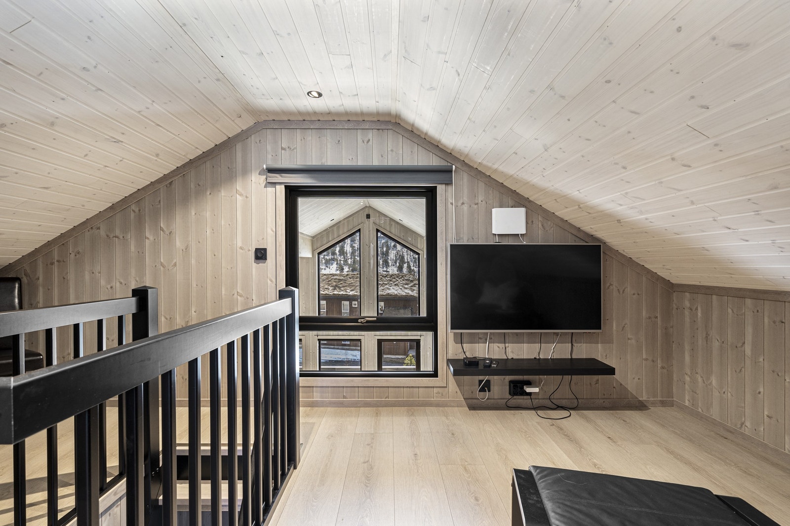 Bilder er tatt fra to ulike tilsvarende hytter som selger har bygget i nærområdet . Bildene kun ment som inspirasjon Galleribilde