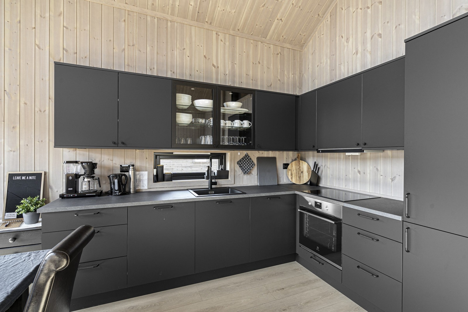 Bilder er tatt fra to ulike tilsvarende hytter som selger har bygget i nærområdet . Bildene kun ment som inspirasjon Galleribilde