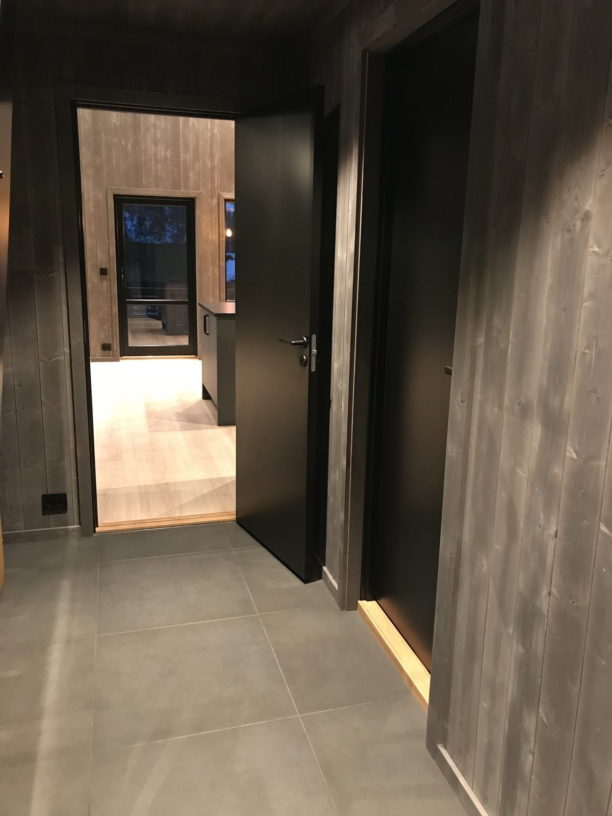 Bilder er tatt fra to ulike tilsvarende hytter som selger har bygget i nærområdet . Bildene kun ment som inspirasjon Galleribilde