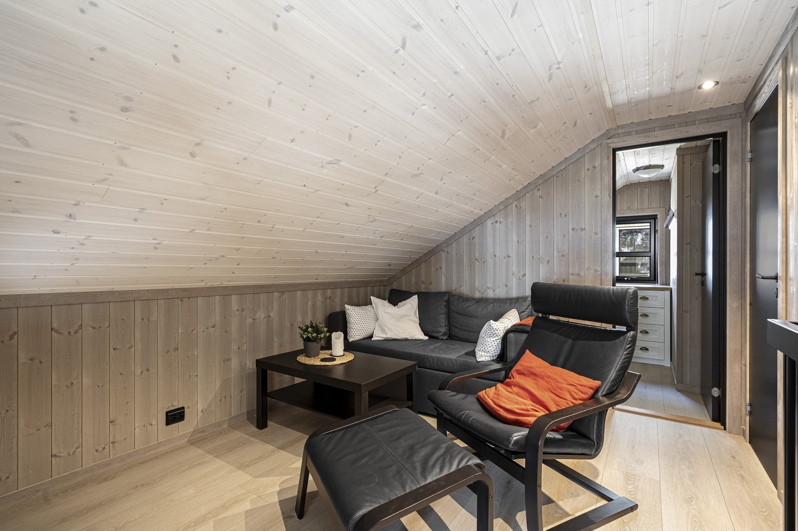 Bilder er tatt fra to ulike tilsvarende hytter som selger har bygget i nærområdet . Bildene kun ment som inspirasjon Galleribilde