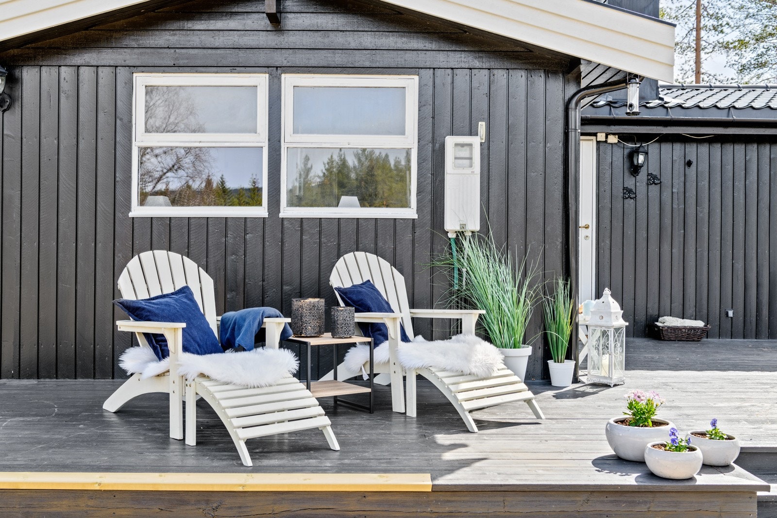 Stor vestvendt terrasse som har sol hele dagen. Galleribilde