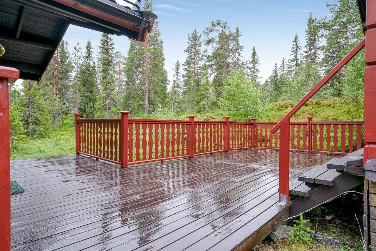 Terrassen ligger usjenert til og har vakker natur rett utenfor Galleribilde