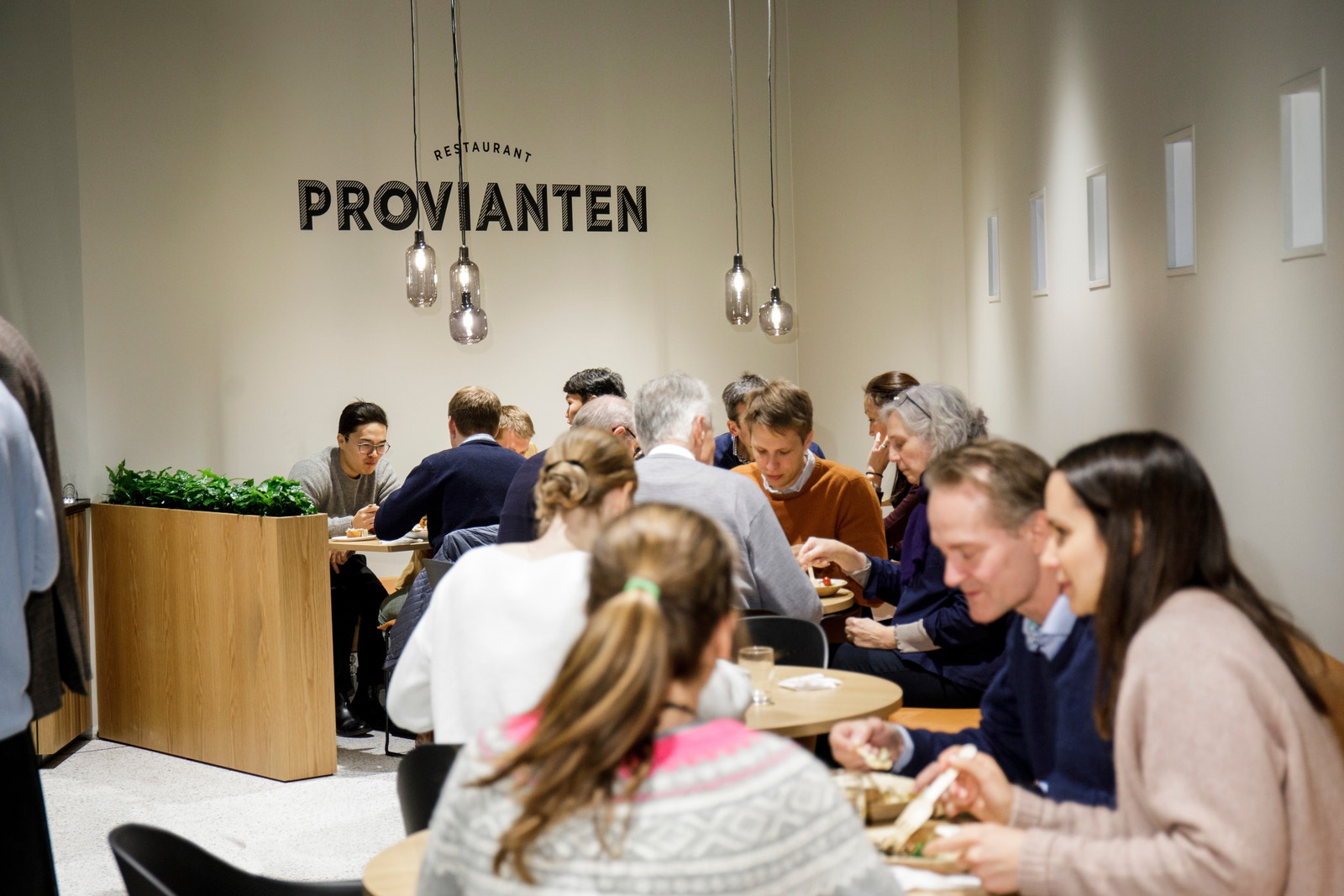 I Provianten personalrestaurant får dere variert og sunn mat hver dag Galleribilde