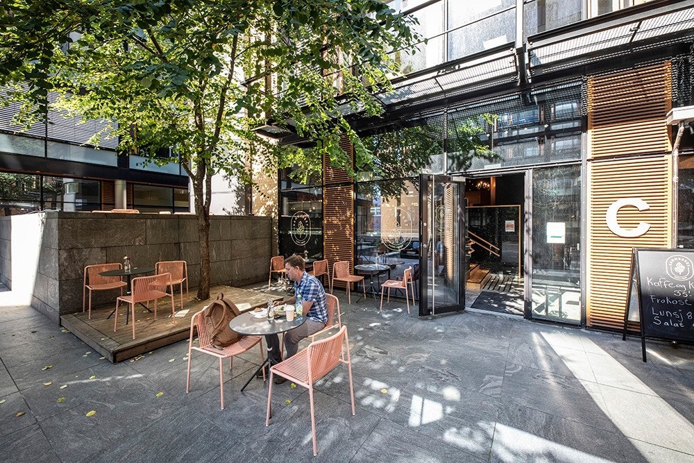 Ta gjerne med lunsjen eller kaffen ut Galleribilde