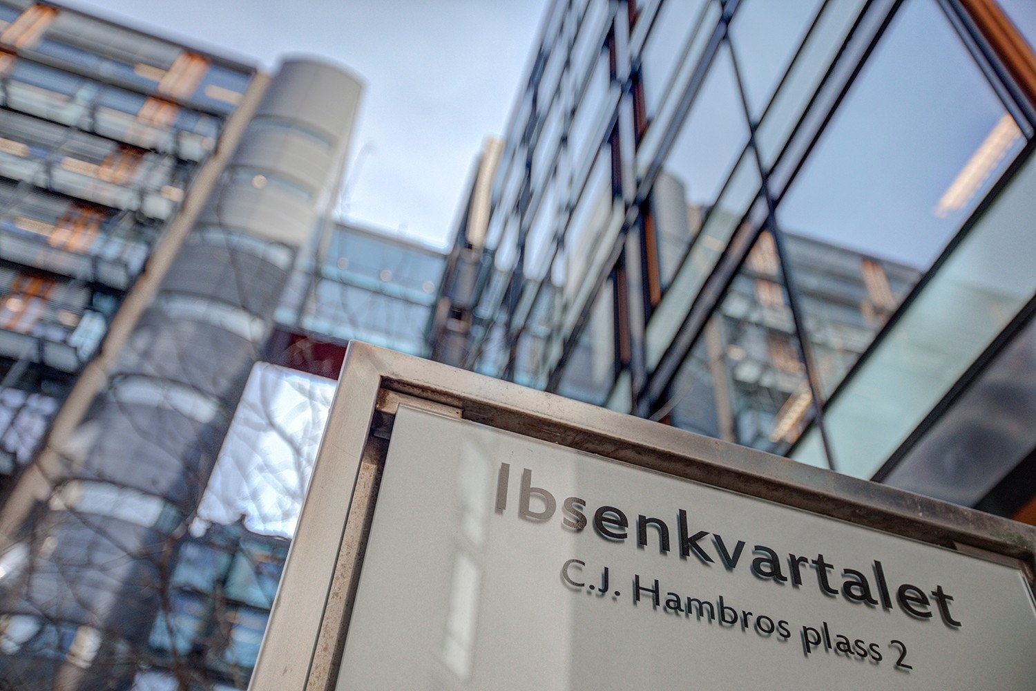 Ibsenkvartalet, et stort og representativt bygg midt i Oslo Galleribilde