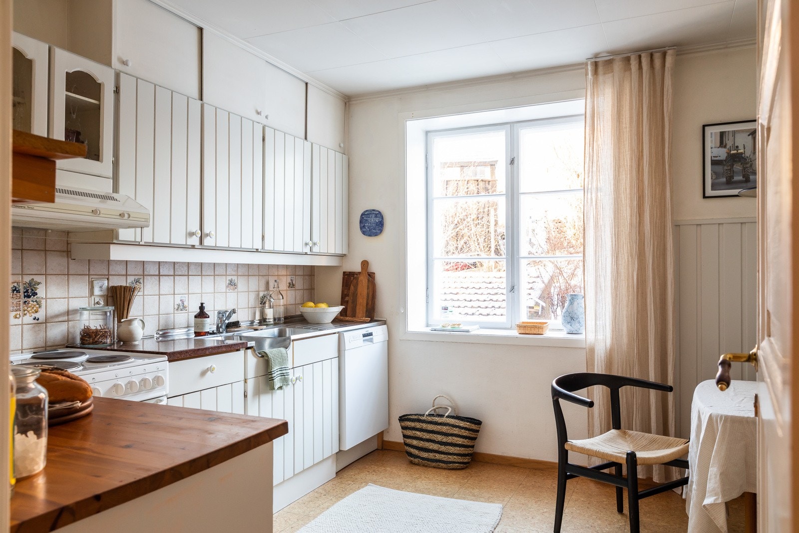 Stort, lyst kjøkken. Galleribilde