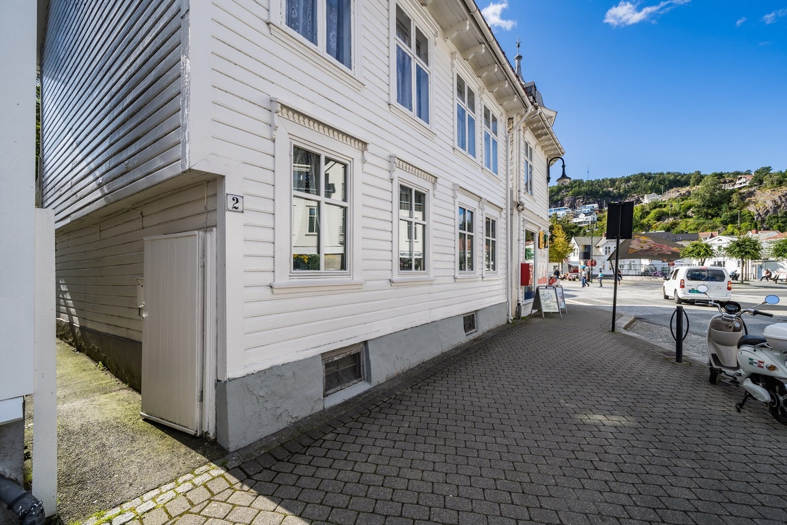 Adkomst til boligen via bakgård! Galleribilde