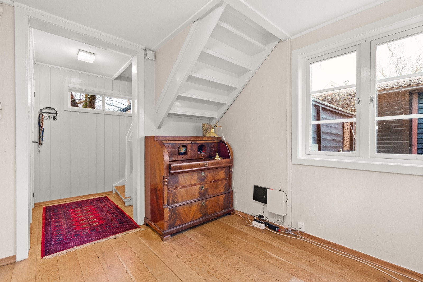 Gang og trappegang i første etasje. Galleribilde