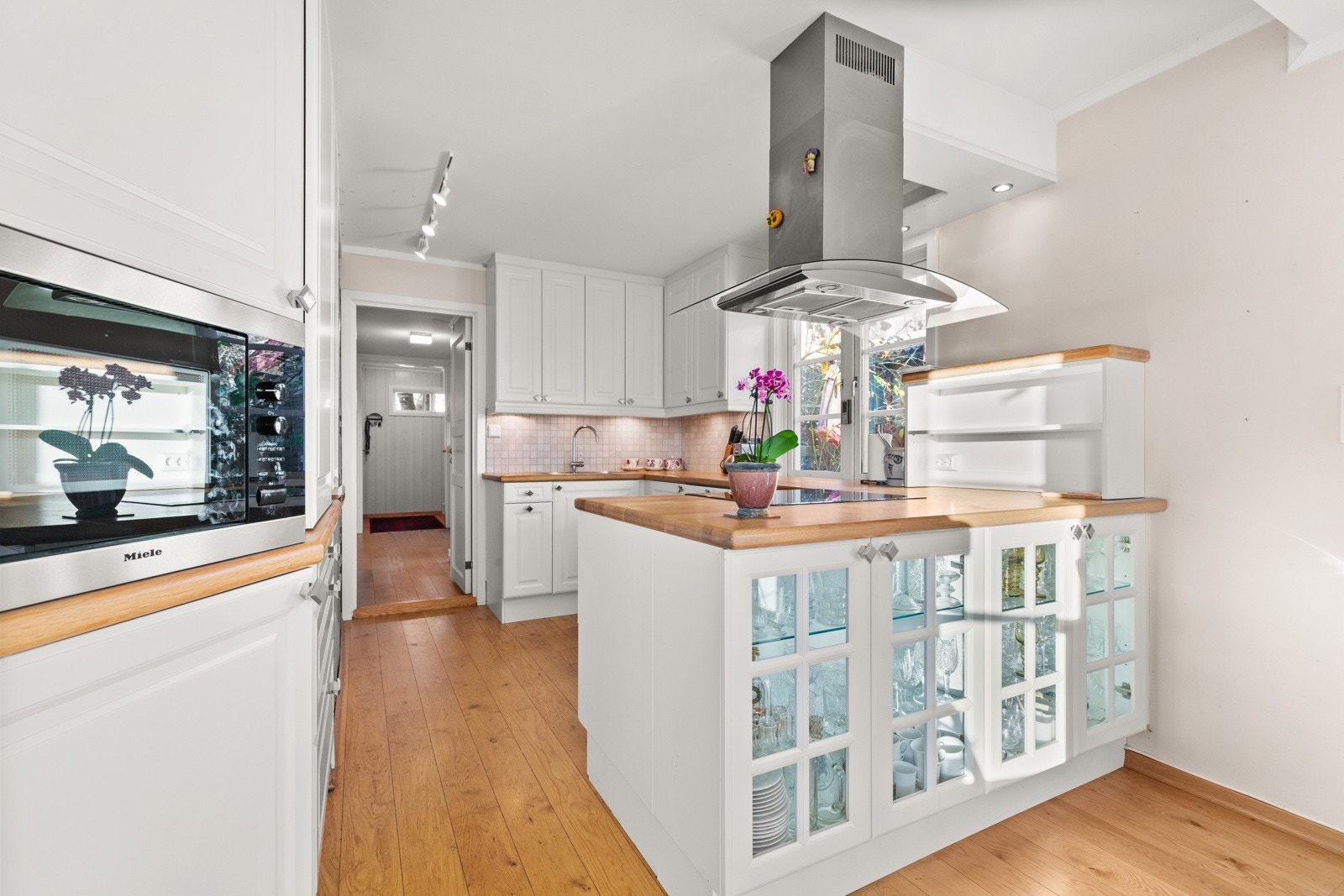 Kjøkkenet er nytt i 2012 med integrerte hvitevarer. Galleribilde