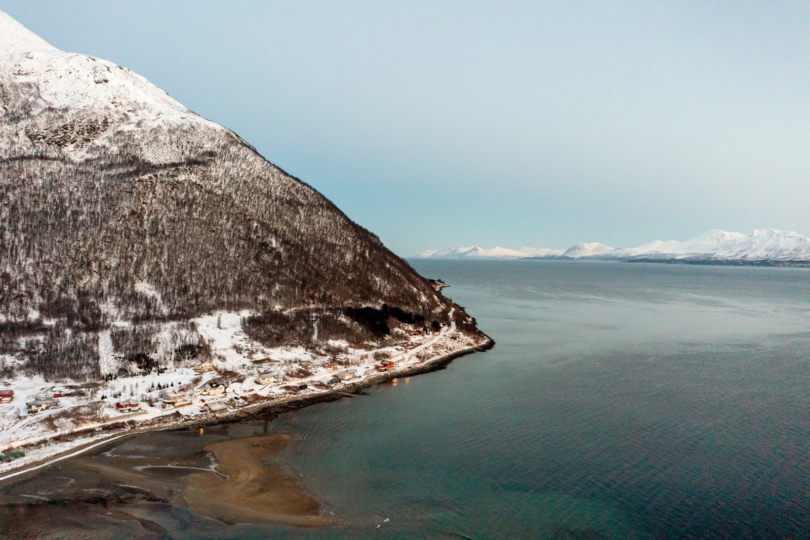 Lyngen og lyngsalpene kan beskues mot nordøst.