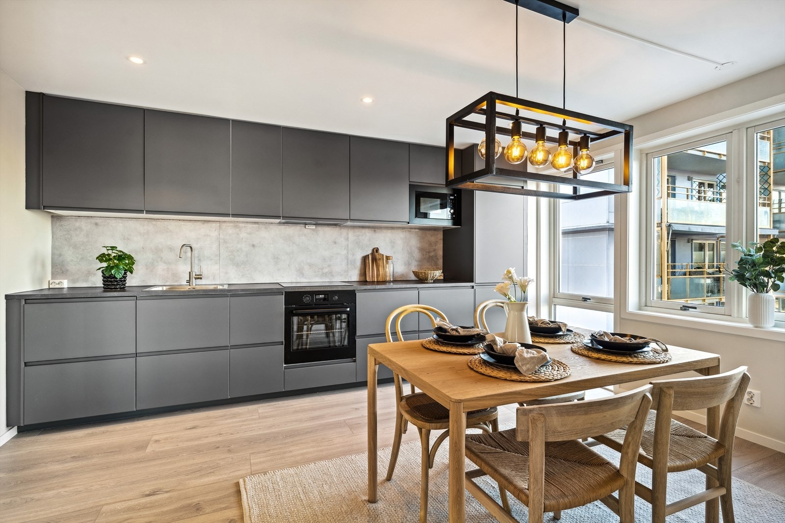 Det er montert komfyrvakt. Det er montert automatisk lekkasjesikring. Galleribilde