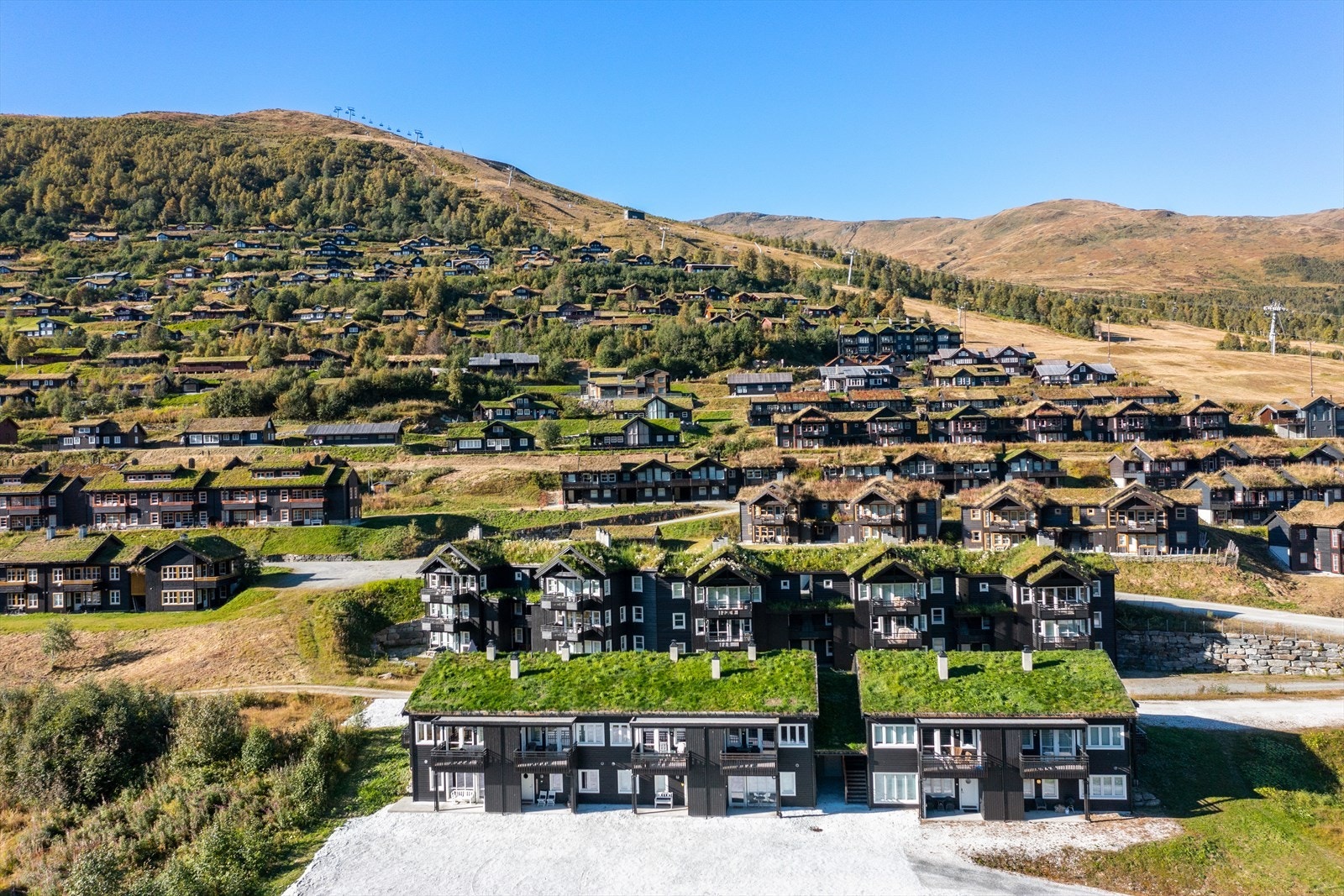 Vi ønsker hjertelig velkommen til visning i vakre Myrkdalen, og til Årmotssteinen 87! Galleribilde