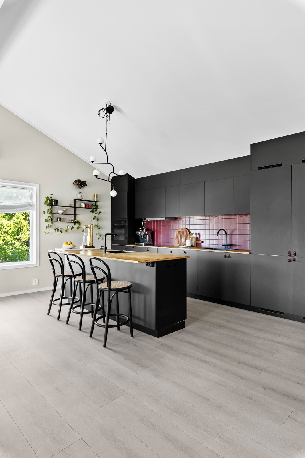 Lekkert og praktisk kjøkken Galleribilde