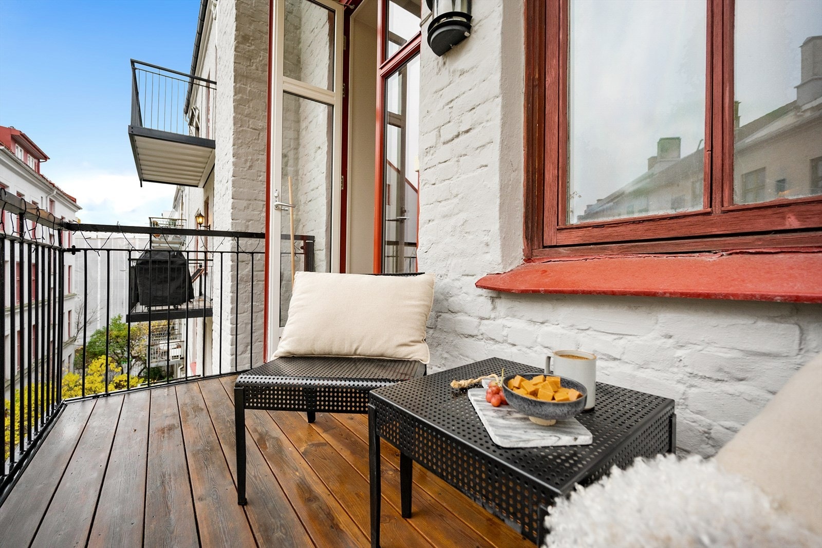 God plass til sittegruppe. Galleribilde