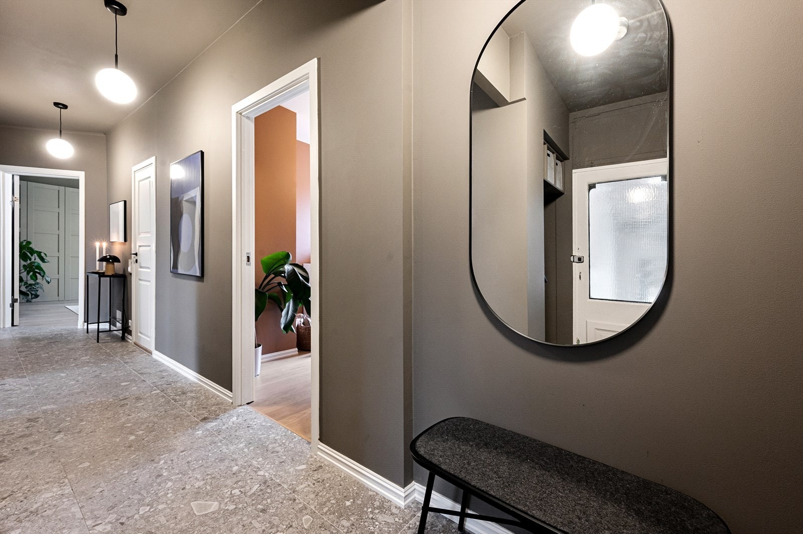 Hele leiligheten ble sparklet og malt i 2021. Galleribilde