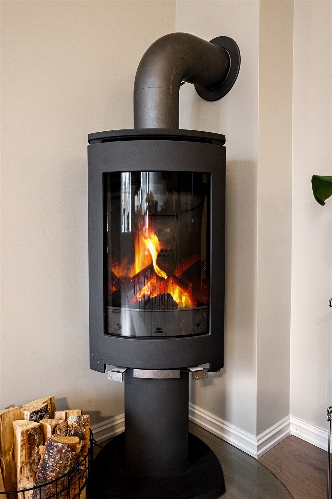 Peis holder leiligheten god og varm på de kaldeste dagene. Galleribilde