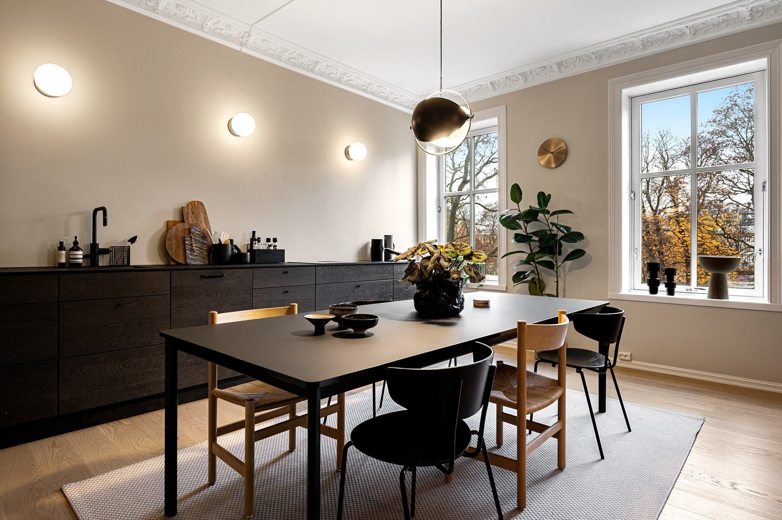 Designlamper på vegg fra Menu. Galleribilde