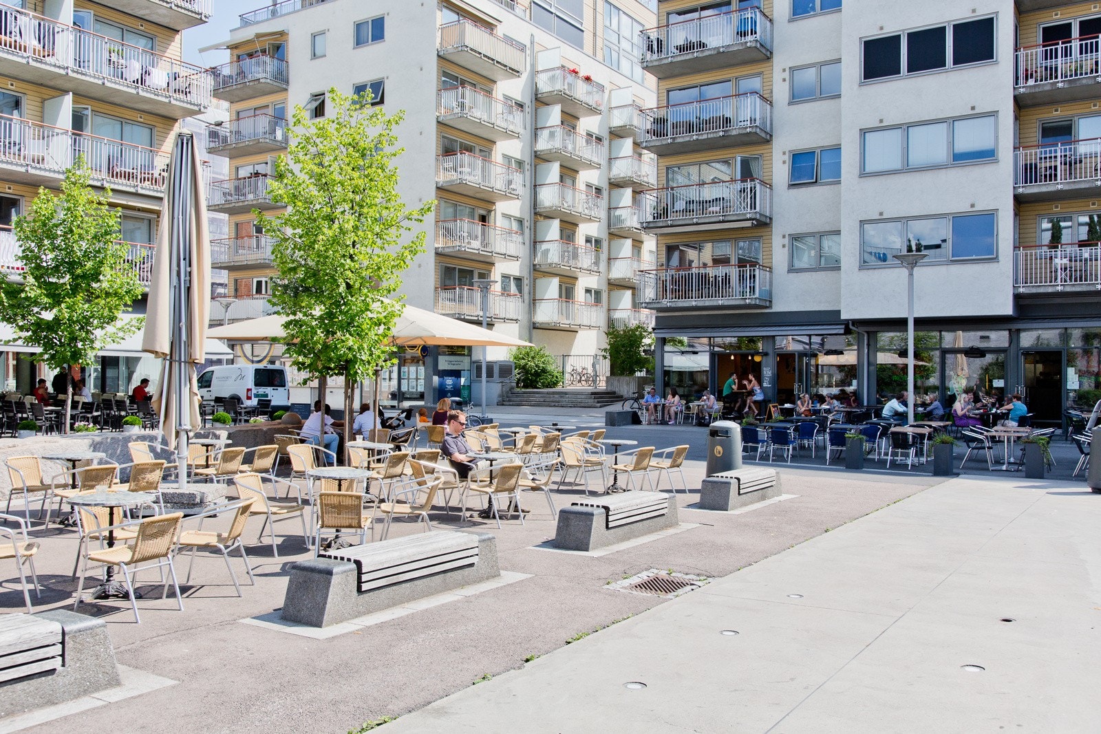 Nærområde - Teaterplassen er helt nydelig på sommertid. Galleribilde