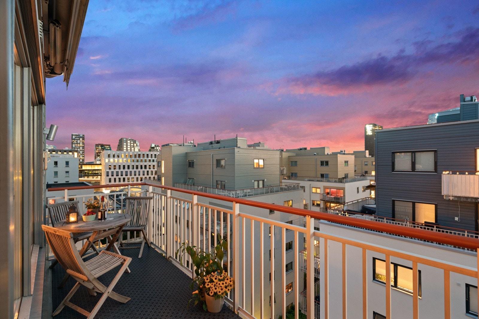 Velkommen til Rubina Ranas gate 9 - En lekker 4-roms topp- og hjørneleilighet fra 2007 i det populære Teaterkvartalet. Galleribilde