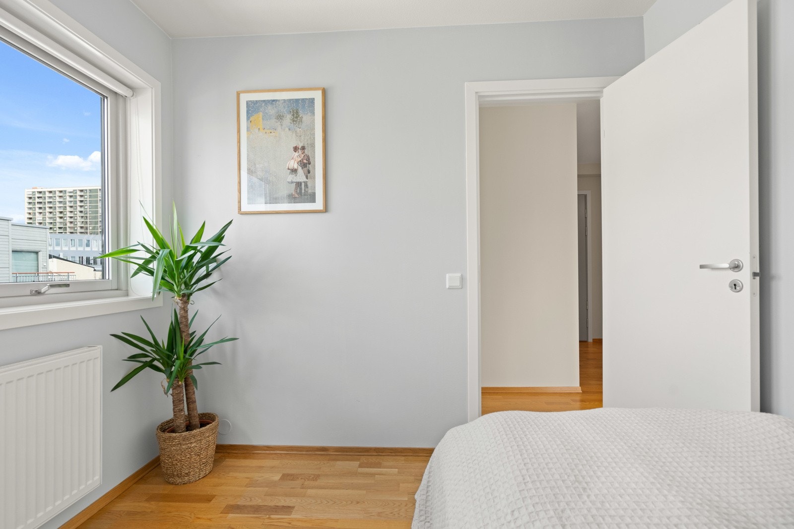 Inngang til soverom 3 fra mellomgang. Galleribilde