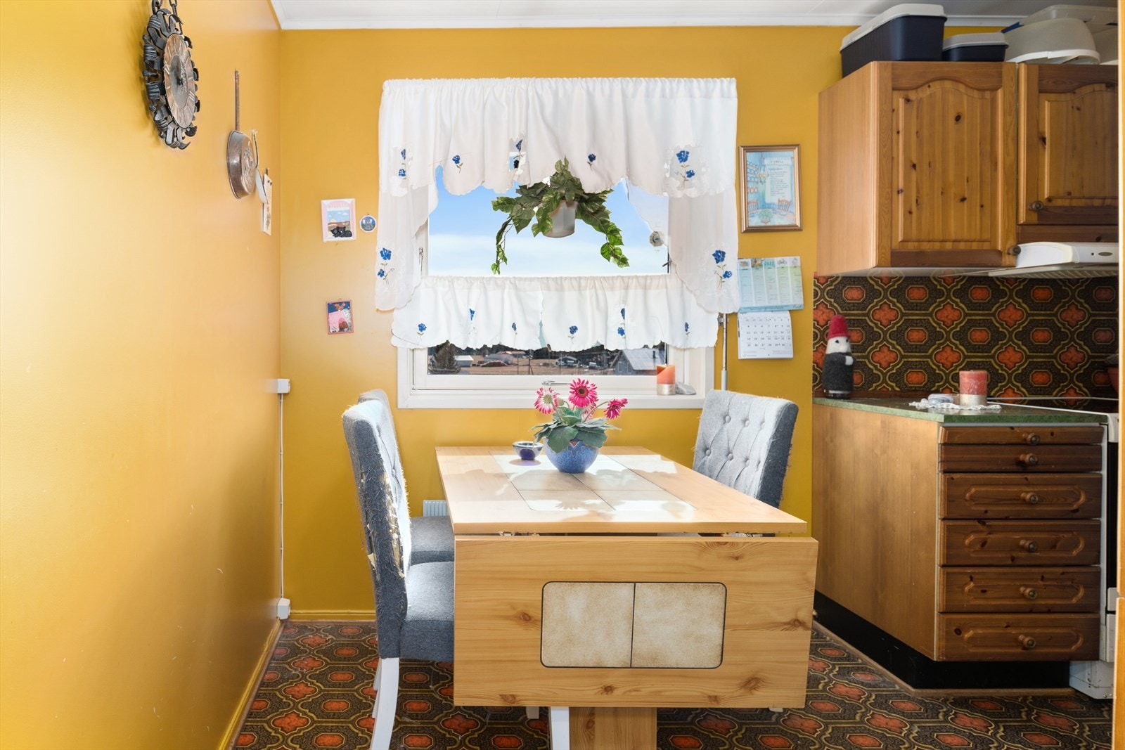 Fra spisekroken har man god oversikt over nærområdet Galleribilde