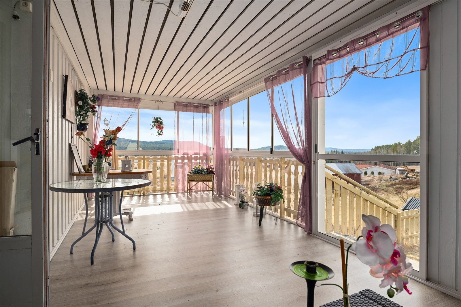 Vinterhagen er romslig og har god utsikt til nærområdet Galleribilde